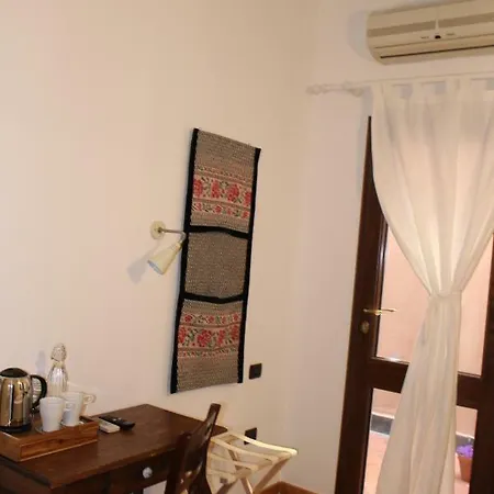 Old Town Bed & Breakfast 2*